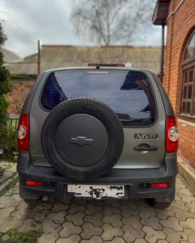 Продам шевроле нива 2012г, рестайлинг 1.7, механика состояние хорошее, недавно заменено масло в двигателе, раздатке, кпп. новое лобовое стекло. гидроусилитель руля, кондиционер, печка, все работает. с документами все отлично, полное переоформление в мрэо, птс оригинал. цена:610.000₽, торг осмотр: г. донецк, +79493788097 - фотография - 3