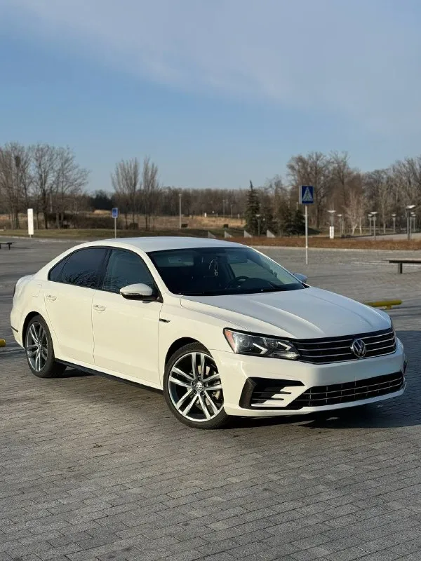 Продам volkswagen passat nms r-line 2018 года пробег автомобиля-108.519км объем двигателя- 2.0 tsi ddsa, 177 л. ( gen3b) работает идеально, без всяких посторонних шумов, без расхода масла! коробка передач- обычный японский 6-ступенчатый автомат ( aisin 09g) переключает плавно, без пинков, без толчков. комплектация: -подрулевые лепестки -2-х зонный климат контроль -слепые зоны -камера заднего вида -адаптивный круиз контроль и т. д все стекла родные! состояние автомобиля идеальное, во владение 2 года. пригонял автомобиль для себя из сша на пробеге 36.000 тыс км!вся безопасность целая, повреждения были минимальные!!! масло в двигателе менял каждые 6-7 тыс км(motul 8100 5w30 x-clean+) так же на пробеге 65.000 поменял свечи (ngk platinum laser) стоит новая летняя резина r19 в подарок отдам комплект зимней резины на штампах r16 переоформление в мрэо, авто на 180 регионе. я собственник. цена-1.980.000 (торг у капота )❗️❗️❗️ дополнительные вопросы по телефону: +79495219479-феникс +79495219479-телеграмм - фотография - 3