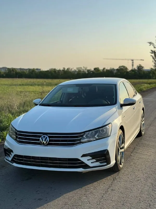 Продам volkswagen passat nms r-line 2018 года пробег автомобиля-108.519км объем двигателя- 2.0 tsi ddsa, 177 л. ( gen3b) работает идеально, без всяких посторонних шумов, без расхода масла! коробка передач- обычный японский 6-ступенчатый автомат ( aisin 09g) переключает плавно, без пинков, без толчков. комплектация: -подрулевые лепестки -2-х зонный климат контроль -слепые зоны -камера заднего вида -адаптивный круиз контроль и т. д все стекла родные! состояние автомобиля идеальное, во владение 2 года. пригонял автомобиль для себя из сша на пробеге 36.000 тыс км!вся безопасность целая, повреждения были минимальные!!! масло в двигателе менял каждые 6-7 тыс км(motul 8100 5w30 x-clean+) так же на пробеге 65.000 поменял свечи (ngk platinum laser) стоит новая летняя резина r19 в подарок отдам комплект зимней резины на штампах r16 переоформление в мрэо, авто на 180 регионе. я собственник. цена-1.980.000 (торг у капота )❗️❗️❗️ дополнительные вопросы по телефону: +79495219479-феникс +79495219479-телеграмм - фотография - 5