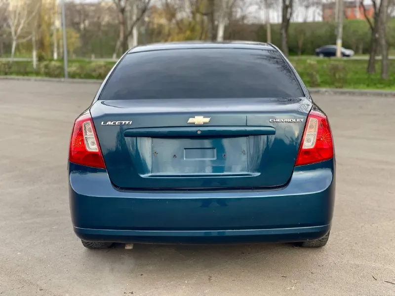Продам chevrolet lacetti год выпуска 2008 автомобиль в отличном состоянии вложений абсолютно не каких не требует двигатель 1.6 в прекрасном состоянии работает как часики не дымит не троит масло абсолютно не ест от слова совсем кпп в отличном состоянии не хрустит не выбивает все скоростя включаются как по маслу ходовая часть в идеальном состоянии не стучит не гремит лишних шумов нет не каких кузов в хорошем состоянии рыжиков гнили ржавчин дыр нет пороги стаканы аланджероны в хорошем состоянии салон чистый ухоженный не прокурен сидение не продавлены по электрике все исправно стоят led лампы ближний дальний противотуманнки led кондиционер рабочий и заправлен стоит аудио система с сенсорным магнитофоном 4 калонки стоят хороший диски r15 с почти новой зимней резиной в общем автомобиль в достойном состоянии и вложений не требует сел и поехал юридически кристально чисто не каких штрафом и запретов нет цена 497.000 хороший торг город осмотра мариуполь номер+79491007492 - фотография - 5