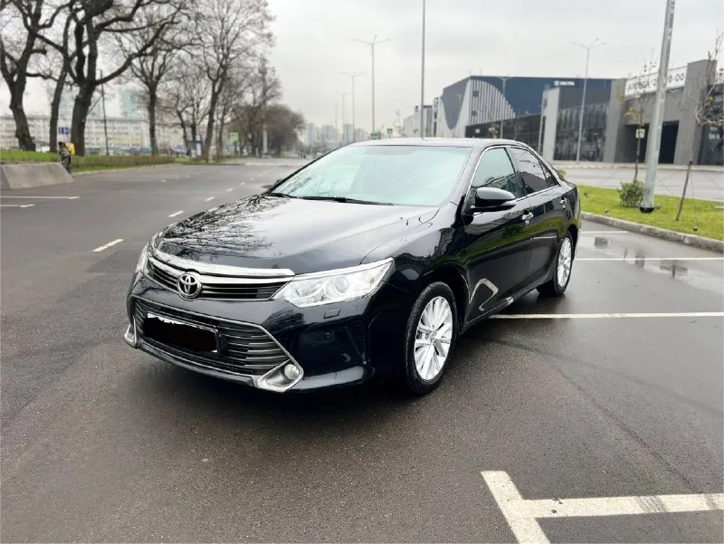 Представляю вашему вниманию эксклюзивный автомобиль для ценителей данной модели toyota camry 2015 года xv55 2.5 объем в идеальном состоянии как технически так и по кузову не одной крашеной детали нету весь кузов в родном окрасе стекло все родные оригинал состояния салона отличное сделано полное то: все масла и фильтра были заменены, заменен ремень привода, были заменены свечи ( оригинал toyota ) сделана керамика всего кузова без дтп, без страховых выплат, без скручено пробега все оригинальные автотека полностью зеленая история автомобиля превосходная по запросу могу отправить много денег и сил было вложила с любовью в этот автомобиль продажа от собственника цена 1.850.000р +79491009661 донецк - фотография - 2