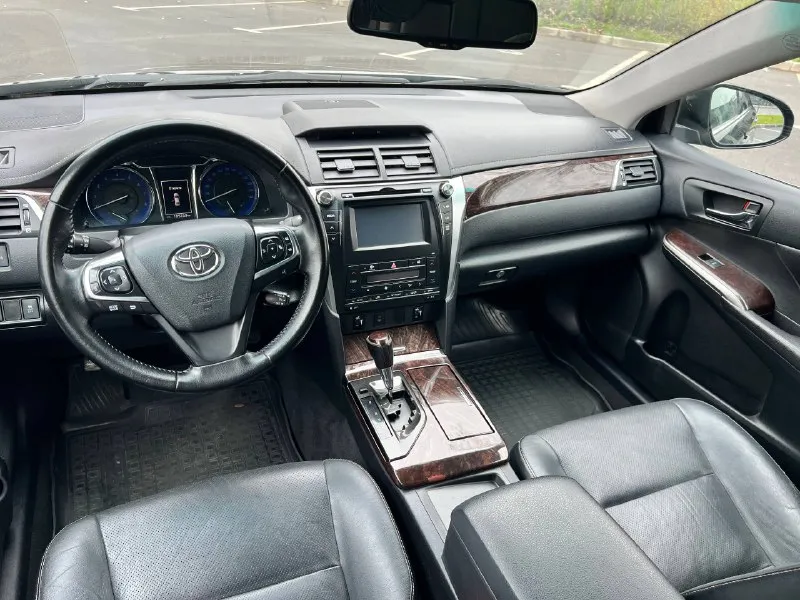 Представляю вашему вниманию эксклюзивный автомобиль для ценителей данной модели toyota camry 2015 года xv55 2.5 объем в идеальном состоянии как технически так и по кузову не одной крашеной детали нету весь кузов в родном окрасе стекло все родные оригинал состояния салона отличное сделано полное то: все масла и фильтра были заменены, заменен ремень привода, были заменены свечи ( оригинал toyota ) сделана керамика всего кузова без дтп, без страховых выплат, без скручено пробега все оригинальные автотека полностью зеленая история автомобиля превосходная по запросу могу отправить много денег и сил было вложила с любовью в этот автомобиль продажа от собственника цена 1.850.000р +79491009661 донецк - фотография - 6