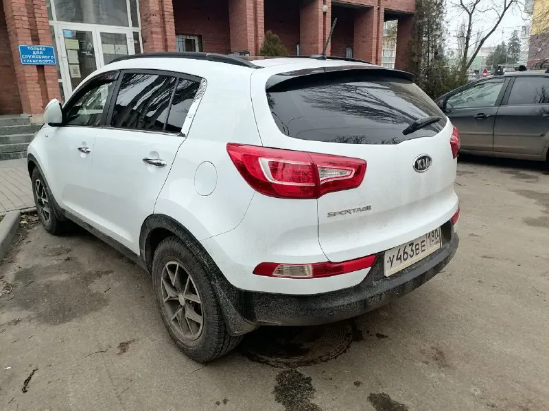 Продам семейный автомобиль kia спортейдж, 2011 года, коробка автомат. Двигатель 1.5. Кожаный салон, панорамная крыша. Состояние хорошее. Новая резина зима-лето. Цена 1.4 млн. Реальному покупателю торг. Собственник. +79497169131. Мариуполь. - фотография - 3