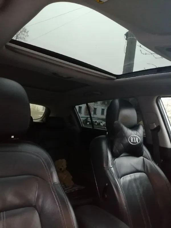 Продам семейный автомобиль kia спортейдж, 2011 года, коробка автомат. Двигатель 1.5. Кожаный салон, панорамная крыша. Состояние хорошее. Новая резина зима-лето. Цена 1.4 млн. Реальному покупателю торг. Собственник. +79497169131. Мариуполь. - фотография - 5