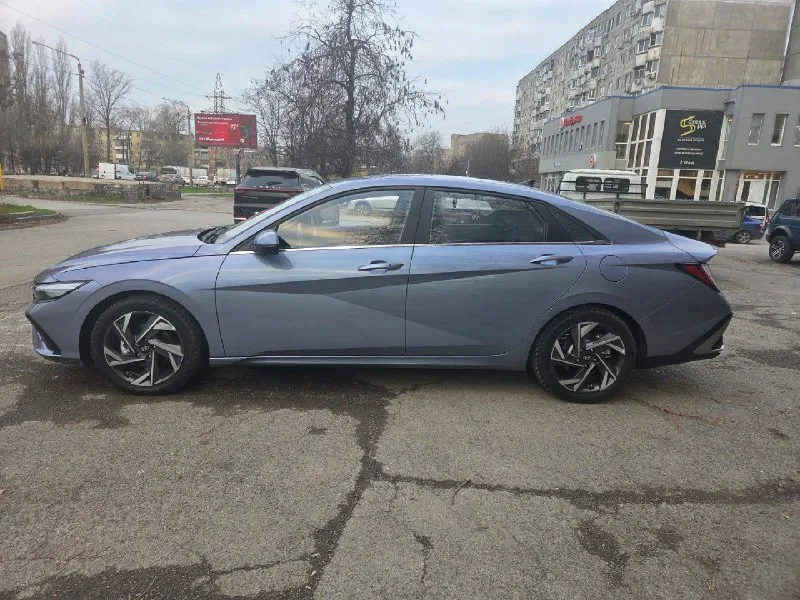 Hyundai elantra 2023 1.5 пробег: 17000км куплена в октябре 2024г один хозяин, не бита, не крашена. по технической части без замечаний. машина полностью обслужена. внешний вид 🔥 состояние идеальное. допов на 100 000 рублей. цена: 2 390 000р торг, обмен. tg: @nestviks +79953988810 андрей - фотография - 3