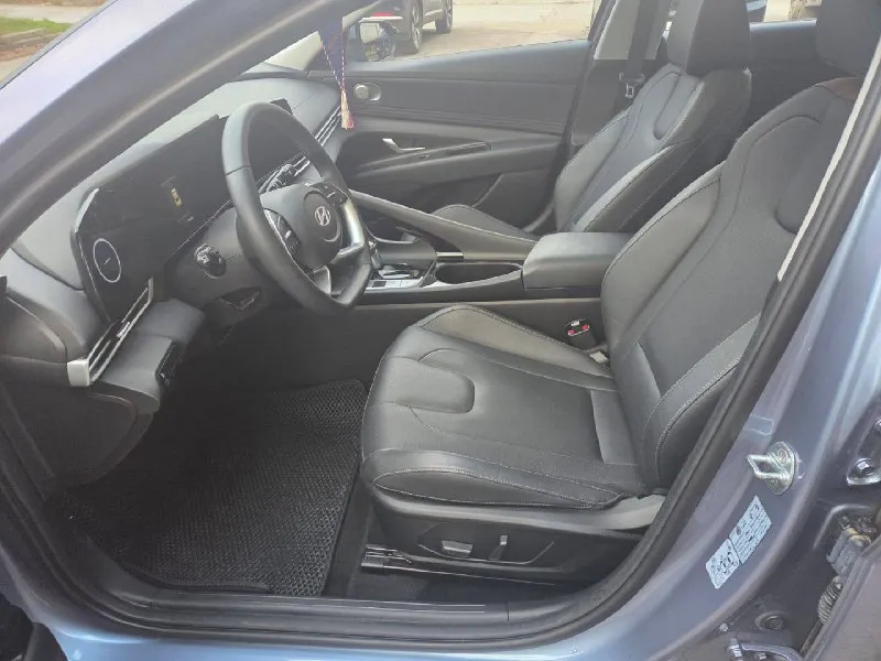 Hyundai elantra 2023 1.5 пробег: 17000км куплена в октябре 2024г один хозяин, не бита, не крашена. по технической части без замечаний. машина полностью обслужена. внешний вид 🔥 состояние идеальное. допов на 100 000 рублей. цена: 2 390 000р торг, обмен. tg: @nestviks +79953988810 андрей - фотография - 5