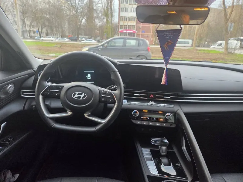 Hyundai elantra 2023 1.5 пробег: 17000км куплена в октябре 2024г один хозяин, не бита, не крашена. по технической части без замечаний. машина полностью обслужена. внешний вид 🔥 состояние идеальное. допов на 100 000 рублей. цена: 2 390 000р торг, обмен. tg: @nestviks +79953988810 андрей - фотография - 7