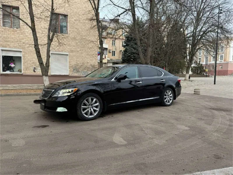 Продам lexus ls600hl 2008г 1 500 000 рублей авто на каждый день, ни разу не подводило и тебя не подведет. в ноябре проведено огромное то на 250 тысяч рублей. продажа в связи с приобретением недвижимости (решу финансовые трудности-сниму с продажи) с машиной отдам летнюю резину и пол багажника запчастей +79494508613. амвросиевка (бываю в луганске) 📲 tg: gold fish 📞 звоните: +7(949)4508613 - фотография - 2