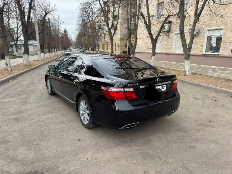 Продам lexus ls600hl 2008г 1 500 000 рублей авто на каждый день, ни разу не подводило и тебя не подведет. в ноябре проведено огромное то на 250 тысяч рублей. продажа в связи с приобретением недвижимости (решу финансовые трудности-сниму с продажи) с машиной отдам летнюю резину и пол багажника запчастей +79494508613. амвросиевка (бываю в луганске) 📲 tg: gold fish 📞 звоните: +7(949)4508613 - фотография - 3