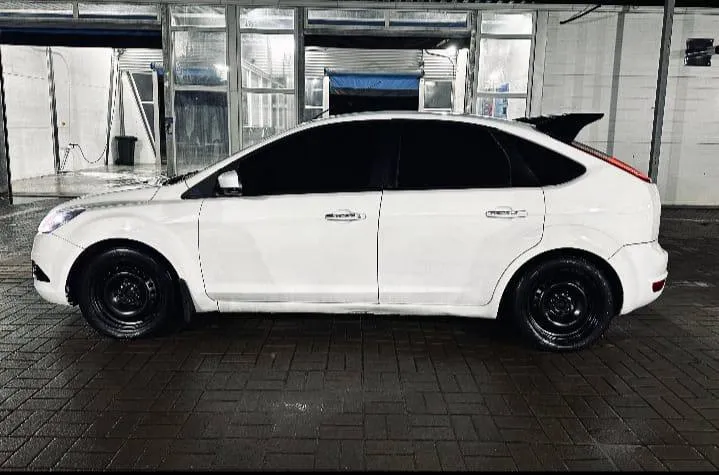 В продаже ford focus/2010г 1.8 работает отлично коробка механика работает отлично ходовая без посторонних звуков электрика все работает техника отлично салон перешитый выглядит приятно по кузову без косяков резина нормальная торг реальному покупателю также перегон днр лнр телефон для связи +79067474222 📲 tg: @zohan01161 📞 звоните: +7(906)7474222 - фотография - 10