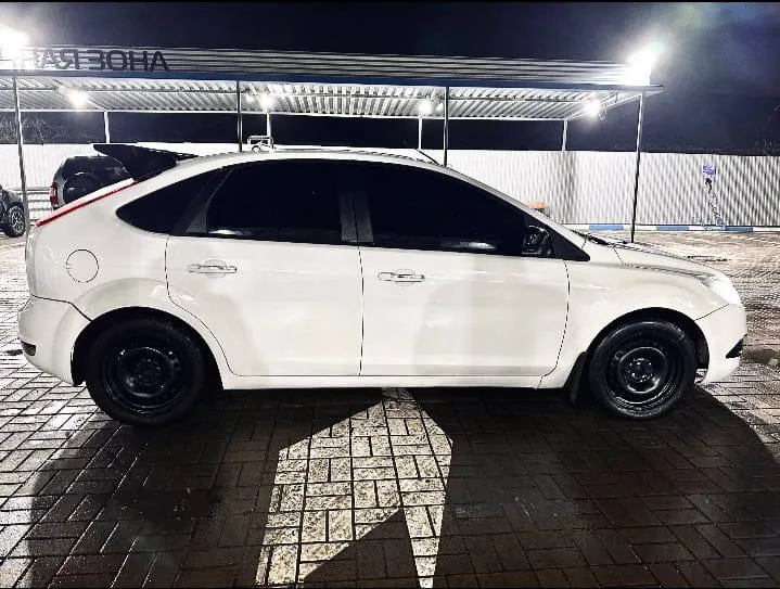 В продаже ford focus/2010г 1.8 работает отлично коробка механика работает отлично ходовая без посторонних звуков электрика все работает техника отлично салон перешитый выглядит приятно по кузову без косяков резина нормальная торг реальному покупателю также перегон днр лнр телефон для связи +79067474222 📲 tg: @zohan01161 📞 звоните: +7(906)7474222 - фотография - 9