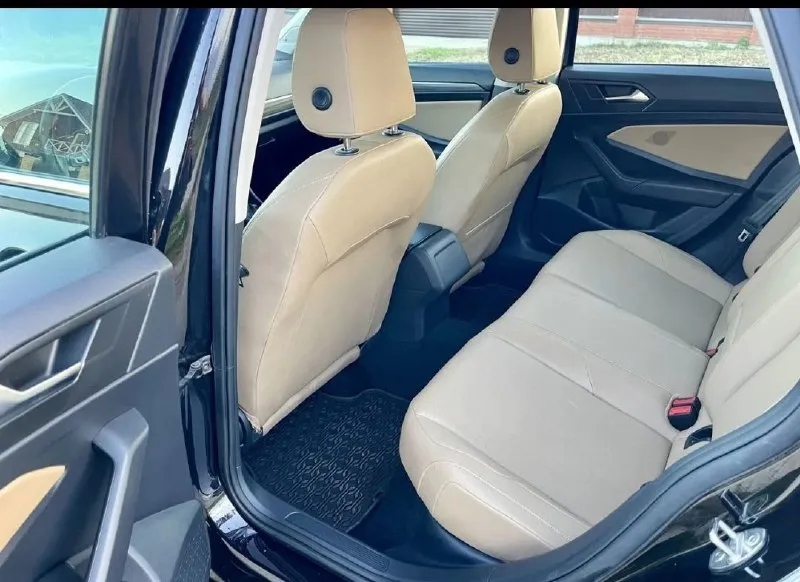 Продам volkswagen jetta sel 2019 год пробег 74000км двс 1.4 турбо(150лс), едет очень бодро, при этом расход топлива смешной. 8-ми ступенчатый автомат(aisin) 4 режима езды ° кожаный салон •цифровая панель приборов (virtuаl сосkрit) •максимальная мультимедиа мiв с саrрlаy •музыка веаts, сабвуфер в багажнике •бесключевой доступ •адаптивный круиз контроль (дистроник) с камерой, подруливанием, удержание в полосе(автомобиль управляется сам) •подогрев сидений •камера заднего вида •датчик света/датчик дождя кованые r18 диски вин по запросу 1.900.000 руб территориально донецк +79494986800 📞 звоните: +7(949)4986800 - фотография - 7