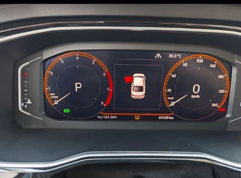 Продам volkswagen jetta sel 2019 год пробег 74000км двс 1.4 турбо(150лс), едет очень бодро, при этом расход топлива смешной. 8-ми ступенчатый автомат(aisin) 4 режима езды ° кожаный салон •цифровая панель приборов (virtuаl сосkрit) •максимальная мультимедиа мiв с саrрlаy •музыка веаts, сабвуфер в багажнике •бесключевой доступ •адаптивный круиз контроль (дистроник) с камерой, подруливанием, удержание в полосе(автомобиль управляется сам) •подогрев сидений •камера заднего вида •датчик света/датчик дождя кованые r18 диски вин по запросу 1.900.000 руб территориально донецк +79494986800 📞 звоните: +7(949)4986800 - фотография - 9