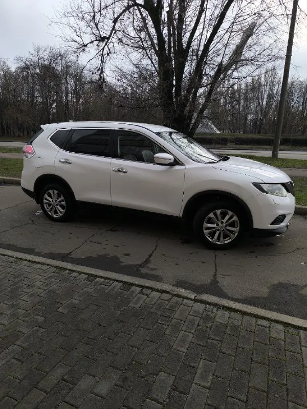 Продам отличный и ухоженный автомобиль nissan x-trail 2015r. в один владелец по факту, (уже на 181номерах, поэтому я второй владелец) птс оригинал полный привод пробег 187 т. км, не скручен. двигатель 2.0л 144л. с. шепчет как новый, масло + фильтра только заменены! cvt масло менялось! всё чётко, мягко, плавно. автотека зелёная, капот, стёкла родные! автомобиль экономичный и в тоже время бодрый! мощности хватает! два брелка, сигнализация, противоугонная система (dd system) блокировка, шикарная магнитола 10', отличный салон, запаска новая, шторка в багажнике, помощь при подъёме, спуске, двухзонный климат, подогревы, мультируль, складывание зеркал и т. д шикарный авто с лёгкой управляемостью! отличные колёсные диски, тормозные диски, колодки, дно авто и т. д. автомобиль полностью обслужен и не требует вложений! хорошая зимняя резина шип hankok, есть лето на докат отдам. продажа не спешная. автомобиль достойный! номера могу оставить. цена 1.510 т. руб г. кра 📞 звоните: +7(959)1171422 - фотография - 7