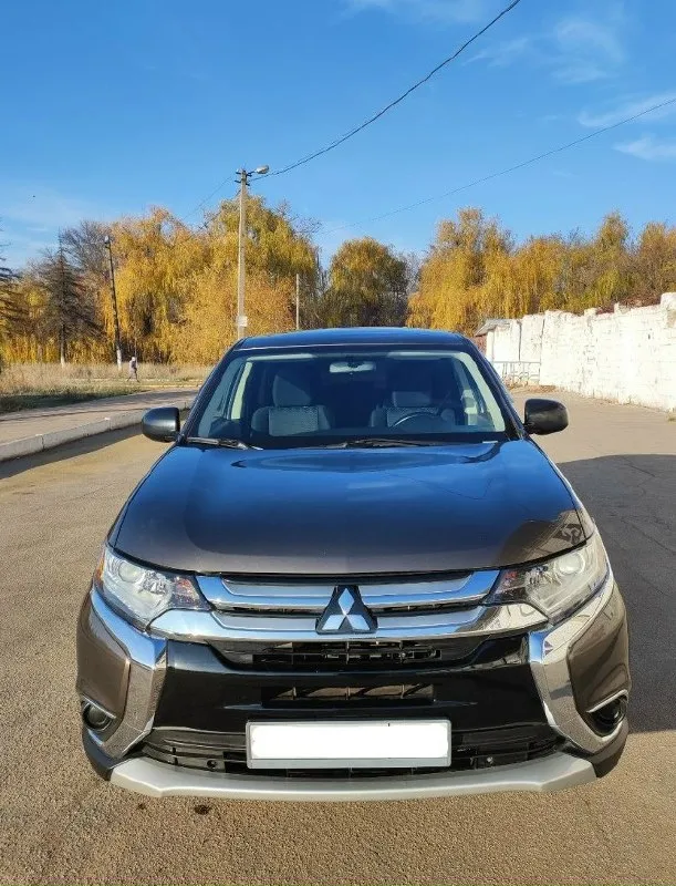 Mitsubishi outlander 2017г двигатель 2.4 л/ 170 л. с. (атмосферник), полный привод, кпп - вариатор. пробег 79000 км. 7 местный. авто пригонял для себя в 2021 году. я единственный владелец. - 2-х зонный климат, круиз, полный привод, камера заднего вида, стеклоподъемники, мультируль. датчики давления в шинах. - два комплекта резины (зима на стальных дисках, летняя новая резина 18 колеса). - в наличии 2 ключа - безопасность вся целая - замена масла 1 раз в год через каждые 6 тысяч км. - тормозные колодки поменяны вкруг. - новый аккумулятор 2025 г. - постоянный учёт рф двигатель цепной едет отлично, подтёков масла, запотеваний, посторонних звуков не имеет. ходовая в идеале. по электрике работает абсолютно все! машина в отличном состоянии! цена: 2 500 000 енакиево +7949 3432214 📞 звоните: +7(949)3432214 - фотография - 2