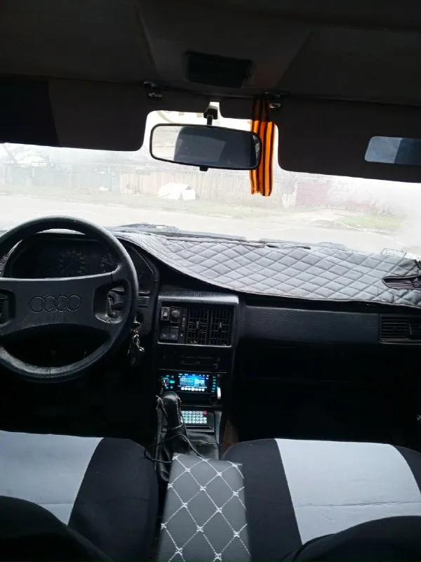 Продам audi 100 с3. цена 150 000₽. авто на полном ходу. езжу каждый день. документы чистые, на учёте стоит. газ пропан, бензин. хорошая зимняя резина, хорошая музыка, установлен центральный замок в дверях клацает но не все двери закрывает, нужно разбираться. не работает стеклопадьёмники по левой стороне. авто не новое. г. горловка. +79495022228 📞 звоните: +7(949)5022228 - фотография - 4