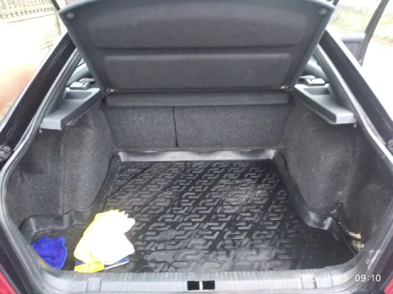 Продам skoda octavia tour 1.6л 2007 г. в. пробег 176 000 км. (оригинал) цена 585.000₽ 🚀 птс/стс оригинал. 2 ключа. вся в родном окрасе, без дтп, без гнили, без коррозии, весь герметик и швы завод. мотор работает тихо, ровно, тяга сумасшедшая. масложора нет!от слова совсем. мкпп переключает плавно и мягко, без хрустов и вылетов. подвеска отрабатывает без малейшего стука и т. п. комплектация : электро зеркала с обогревом, abs, air bag, esp, электро-стеклоподъемники, климат-контроль ( заправлен), парктроники (штатные), штатная аудио система. автомобиль живой. любые проверки за ваш счет. отличный семейный вместительный авто, в котором можно быть уверенным, в любое время и в любую погоду. осмотр донецк в любое время +79490389195 - фотография - 9