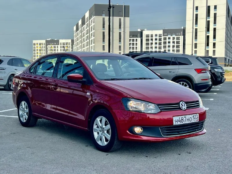 Vw polo 2013г (куплен новым в 2014г) 1,6л автомат 161000 км честный пробег 1 хозяин южная машины - без коррозии вообще! макеевка, центр. +79790073435 1 млн ₽, торг - фотография - 1