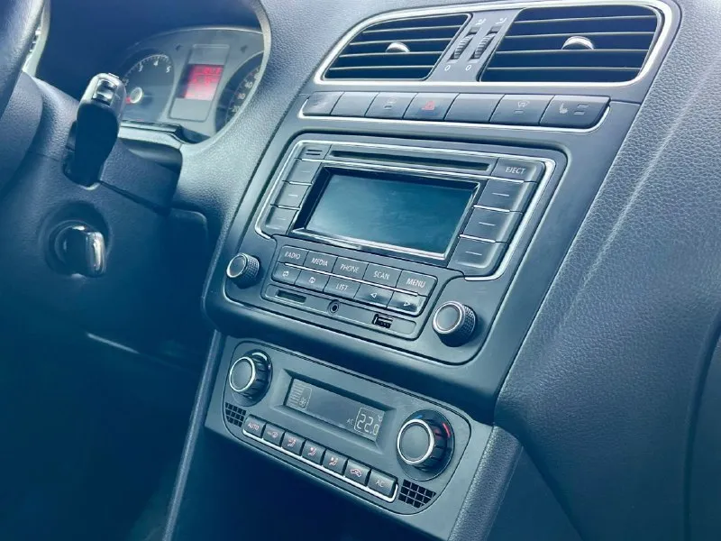 Vw polo 2013г (куплен новым в 2014г) 1,6л автомат 161000 км честный пробег 1 хозяин южная машины - без коррозии вообще! макеевка, центр. +79790073435 1 млн ₽, торг - фотография - 10