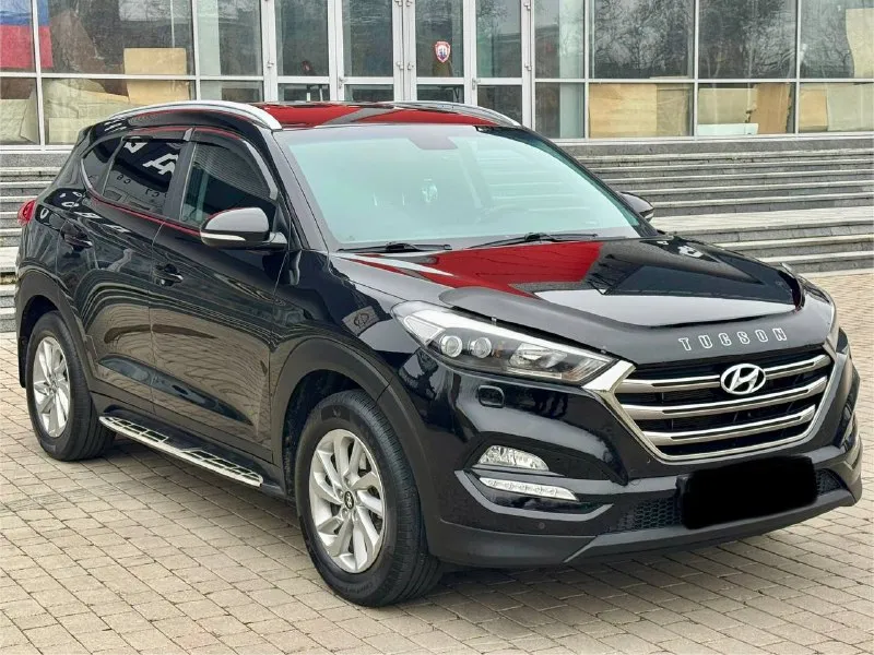 Hyundai tucson официал эксплуатация 2017 года двигатель 2.0 бензин коробка автомат 4wd ( полный привод) пробег родной 148 тыс. км автомобиль в хорошем состоянии, без дтп ! весь в заводском окрасе !!! машина вся обслужена от а до я не какого вложения не требует ! максимальная комплектация, бесключевой доступ (start-stop) кожаный салон, роздельный климат-контроль, круиз-контроль, датчики света, и дождя, подогрев зеркал, стекл, подогревы всех сидений, полный электропакет, многофункциональная магнитола, громкая связь, управление на руле, парктроники, камера заднего вида, и многое другое. с документами полный порядок, могу присутствовать в мрэо для полного переоформления на вас ! г. донецк цена 1.885 тыс. ₽ звоните остальное по +79494006792 📲 tg: r. b 📞 звоните: +7(949)4006792 - фотография - 6