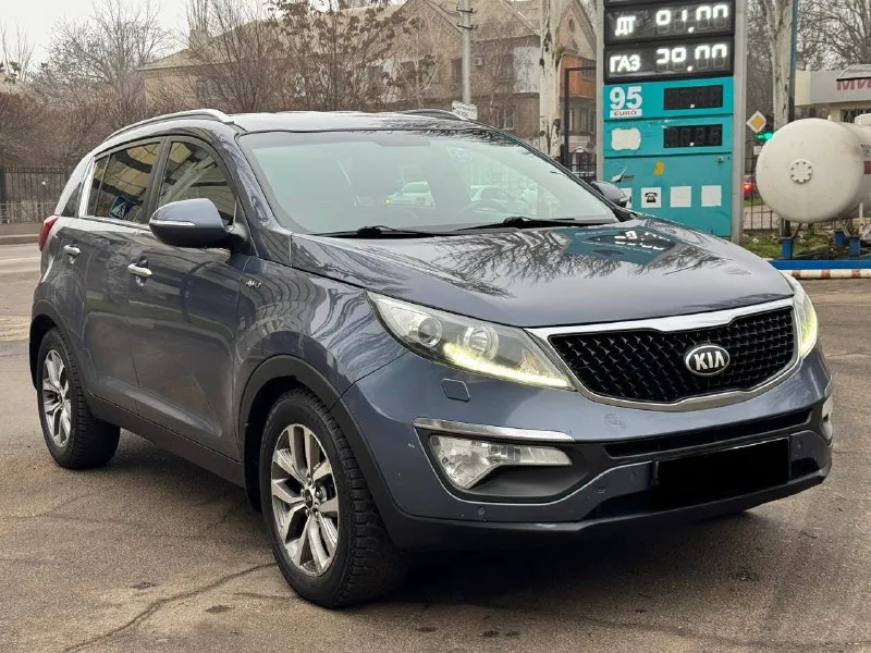 Продам kia sportage 2.0 бензин год выпуска 2015 состояние идеальное. без вмятин царапин и рыжиков сервисные книги. в родном окрасе вложений не требует! любое оформление! салон не затертый не порваный салон кожа комбинированый с алькантарай акустика infinite авто полностью обслужена до мелочей работает ровно. коробка переключает идеально климат контроль работает все жидкости заменены! стекла все родные каждая кнопка работает) цена 1.270₽ +7-949-339-39-59 остольные вопросы по телефону звоните в любое время. 📲 tg: евгений 📞 звоните: +7(949)3393959 - фотография - 3