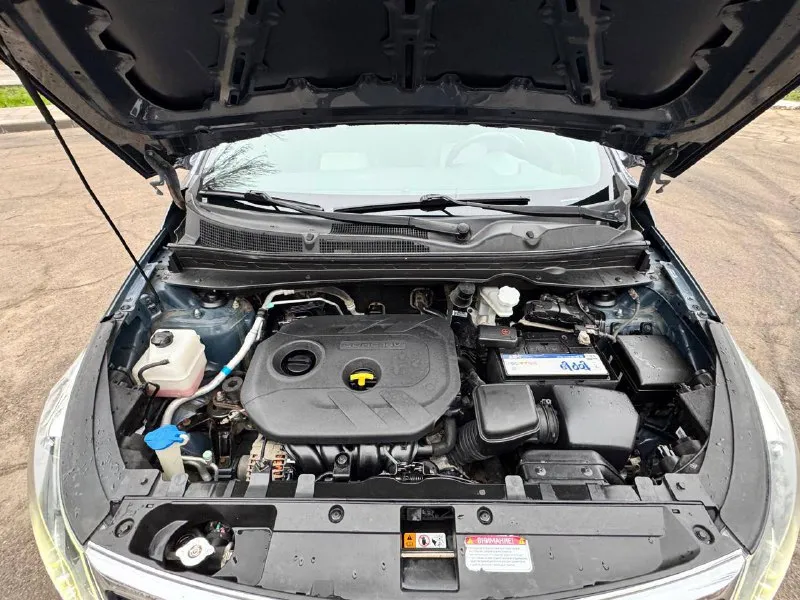 Продам kia sportage 2.0 бензин год выпуска 2015 состояние идеальное. без вмятин царапин и рыжиков сервисные книги. в родном окрасе вложений не требует! любое оформление! салон не затертый не порваный салон кожа комбинированый с алькантарай акустика infinite авто полностью обслужена до мелочей работает ровно. коробка переключает идеально климат контроль работает все жидкости заменены! стекла все родные каждая кнопка работает) цена 1.270₽ +7-949-339-39-59 остольные вопросы по телефону звоните в любое время. 📲 tg: евгений 📞 звоните: +7(949)3393959 - фотография - 9