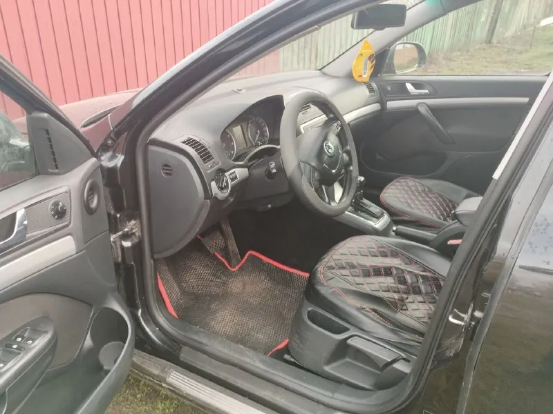 Продам skoda octavia a 5 2010 года, двигатель 1,6, коробка автомат авто в отличном состоянии переоформление в мрэо без проблем! цена 700тыс. рублей вопросы по телефону +79490796764 г. харцызск - фотография - 4