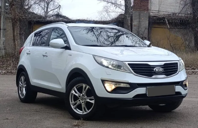 Продам kia sportage 2013г. 4wd 2.0at бенз. Автомобиль в идеальном состояние. 197.000км пробег. Мотор работает идеально не дымит, не дизелит. Коробка переключает плавно, без тычков и пинков. По ходовой части нареканий нет, нечего не стучит, нечего не гремит. Пред максимальная комплектация, есть все кроме панорамы. Без ключевой доступ, start/stop, два ключа, двухзонный климат контроль, подогрев всех сидений, камера заднего вида, датчик дождя, датчик света и многое другое. Цена 1.370🍋 торг.
Остальные вопросы по.
📞+7(949)-522-70-98📞 - фотография - 3