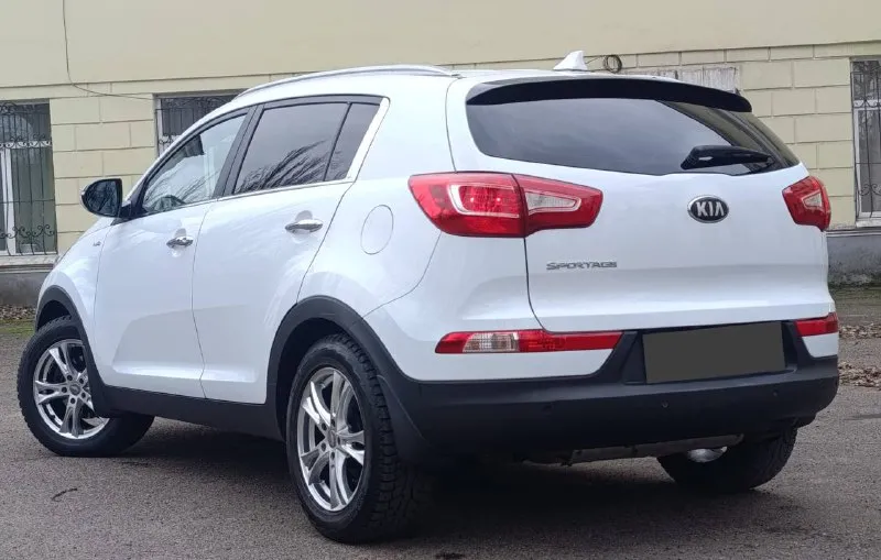 Продам kia sportage 2013г. 4wd 2.0at бенз. Автомобиль в идеальном состояние. 197.000км пробег. Мотор работает идеально не дымит, не дизелит. Коробка переключает плавно, без тычков и пинков. По ходовой части нареканий нет, нечего не стучит, нечего не гремит. Пред максимальная комплектация, есть все кроме панорамы. Без ключевой доступ, start/stop, два ключа, двухзонный климат контроль, подогрев всех сидений, камера заднего вида, датчик дождя, датчик света и многое другое. Цена 1.370🍋 торг.
Остальные вопросы по.
📞+7(949)-522-70-98📞 - фотография - 4