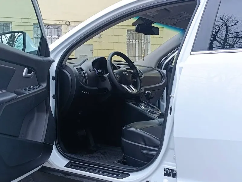 Продам kia sportage 2013г. 4wd 2.0at бенз. Автомобиль в идеальном состояние. 197.000км пробег. Мотор работает идеально не дымит, не дизелит. Коробка переключает плавно, без тычков и пинков. По ходовой части нареканий нет, нечего не стучит, нечего не гремит. Пред максимальная комплектация, есть все кроме панорамы. Без ключевой доступ, start/stop, два ключа, двухзонный климат контроль, подогрев всех сидений, камера заднего вида, датчик дождя, датчик света и многое другое. Цена 1.370🍋 торг.
Остальные вопросы по.
📞+7(949)-522-70-98📞 - фотография - 7
