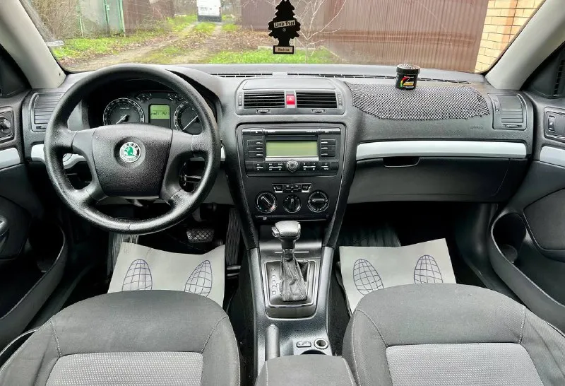 Шкода октавиа а5 2008 года выпуска 3 владельца птс оригинал мотор 1.6 коробка автомат по документам полный порядок по кузову также все в порядке как на фото без рыжиков и прочего технически без нариканий дно пороги стаканы целые все вопросы по телефону номер +7 919 896 5615 телеграмм +7 919 896 5615 💰цена 590.000 тысяч рублей - фотография - 7