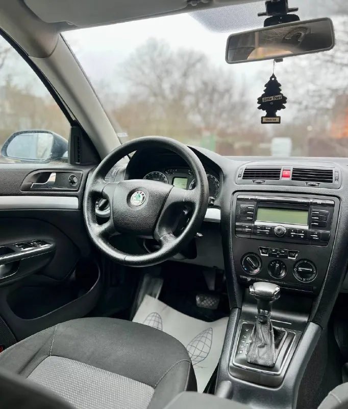 Шкода октавиа а5 2008 года выпуска 3 владельца птс оригинал мотор 1.6 коробка автомат по документам полный порядок по кузову также все в порядке как на фото без рыжиков и прочего технически без нариканий дно пороги стаканы целые все вопросы по телефону номер +7 919 896 5615 телеграмм +7 919 896 5615 💰цена 590.000 тысяч рублей - фотография - 9