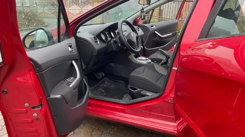 🔥peugeot 308🔥 год выпуска: 2009 тип двигателя: бензиновый, 1.6 пробег: 209 000 км (оригинальный) коробка передач: автоматическая комплектации: • датчики света/дождя • электрорегулировка зеркал • электроподъёмники • круиз-контроль • климат-контроль • мультируль • led-фары • двухстороняя сигнализация цена: 570,000 ₽ автомобиль в отличном состоянии, все системы работают. готов к проверке. юридически чист, без обременений. вопросы по телефону: +7-949-41-55-434. возможен торг. - фотография - 7