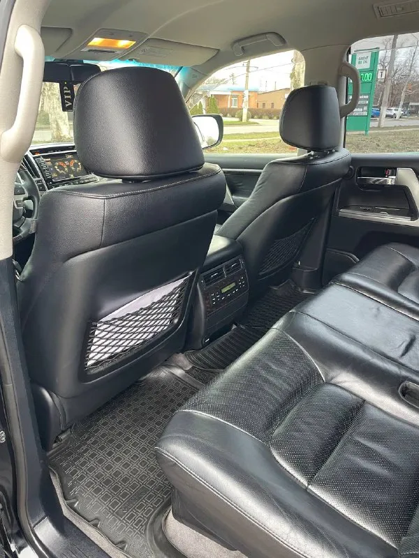 Toyota land cruiser 200 - 2013 года выпуска, 4.5 , пробег 230 самая полная комплектация, акустика jbl, подогревы вентиляция сидений, подогрев руля, в общем, все функции которые необходимы для комфортной езды есть, вся история эксплуатации, сервисные книги, чеки и тому подобное, такой живой крузак найти не легко, звоните для подробной информации цена: 3🍋500 или обмен +79495180296 📲 tg:. ... 📞 звоните: +7(949)5180296 - фотография - 10