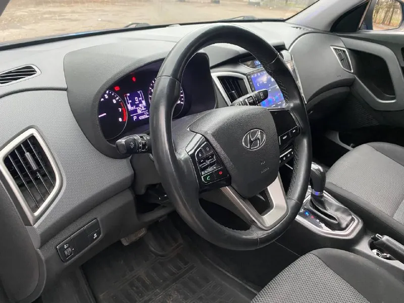 Продам семейный авто хюндай крета 1.6 бензин год выпуска 2018 состояние идеальное. без вмятин царапин, рыжиков п прочего пробег 107 тыс км оригинального. очень красивый цвет сигнализация starline вложений не требует! любое оформление! я втарой хозяин! салон не затертый не порваный резина новая зимняя авто полностью обслужен до мелочей мотор работает тихо без посторонних звуков (делал эндоскопию состояние как на новом авто). коробка переключает идеально, плавно климат контроль работает все жидкости заменил в т. ч. в коробке ! стекла все родные. автомобиль мягкий, комфортный с небольшим расходом бензина, по городу 8л ) цена 1.680₽ +7-949-493-67-31 остольные вопросы по телефону, торг - фотография - 2