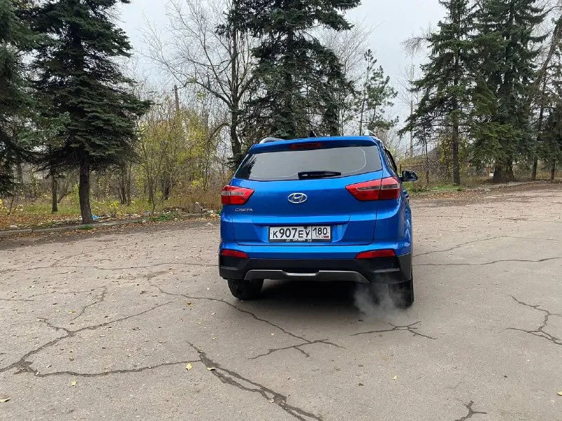 Продам семейный авто хюндай крета 1.6 бензин год выпуска 2018 состояние идеальное. без вмятин царапин, рыжиков п прочего пробег 107 тыс км оригинального. очень красивый цвет сигнализация starline вложений не требует! любое оформление! я втарой хозяин! салон не затертый не порваный резина новая зимняя авто полностью обслужен до мелочей мотор работает тихо без посторонних звуков (делал эндоскопию состояние как на новом авто). коробка переключает идеально, плавно климат контроль работает все жидкости заменил в т. ч. в коробке ! стекла все родные. автомобиль мягкий, комфортный с небольшим расходом бензина, по городу 8л ) цена 1.680₽ +7-949-493-67-31 остольные вопросы по телефону, торг - фотография - 4