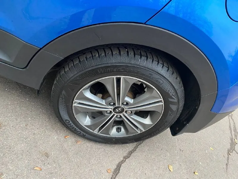 Продам семейный авто хюндай крета 1.6 бензин год выпуска 2018 состояние идеальное. без вмятин царапин, рыжиков п прочего пробег 107 тыс км оригинального. очень красивый цвет сигнализация starline вложений не требует! любое оформление! я втарой хозяин! салон не затертый не порваный резина новая зимняя авто полностью обслужен до мелочей мотор работает тихо без посторонних звуков (делал эндоскопию состояние как на новом авто). коробка переключает идеально, плавно климат контроль работает все жидкости заменил в т. ч. в коробке ! стекла все родные. автомобиль мягкий, комфортный с небольшим расходом бензина, по городу 8л ) цена 1.680₽ +7-949-493-67-31 остольные вопросы по телефону, торг - фотография - 5