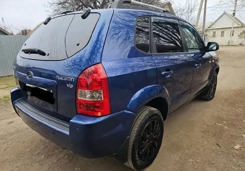 Hyundai tucson 2005 2.7 ат в красивом и практичном синем цвете. 665 000₽ - 240 км родной пробег -2.7 полноценный автомат -полный привод -богатая комплектация : -4электростекплоподъемника- -климат контроль двух-зонный абс, airbag, esp, птф, -мультимедиа с блютуз и навигацией -центральный замок -обогревы (сидений передних, зеркал, заднего стекла )- датчик света -задние и передние парктроники -электро регулировка зеркал -хорошая резина на литых дисках и тд в отличном состоянии, вложений не требует, полностью обслужена. +79185743475 юлия 📞 звоните: +7(918)5743475 - фотография - 4