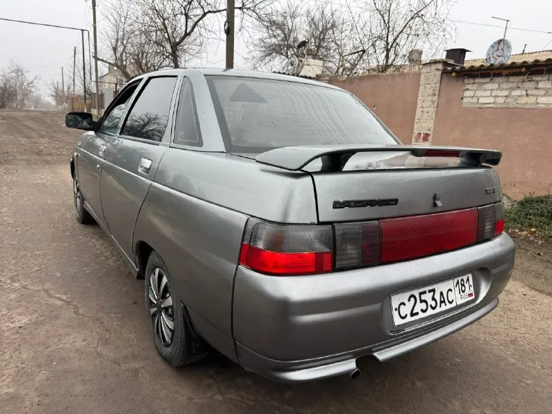 Продается автомобиль ваз 2110 2005г двигатель восьмиклапанный клапана не гнёт без потёков масла работает ровно самый надёжный двигатель днище без дыр ходовая часть в идеальном тихом режиме отрабатывает всё как нужно по электрике все работает моргает музыка стеклоподъемники по документам все полном порядке на местном учёте любое переоформление могу присутствовать при переоформление зимняя резина можно сказать новая белка коробка не выбивает не вылетает печка жарить отлично отличный новый аккумулятор автомобиль в целом сел поехал есть жизненные моменты автомобильный не новый!!! цена автомобиля 195 руб торг реальным покупателям номер для связи +7 (959) 257-91-56 📞 звоните: +7(959)2579156 - фотография - 1