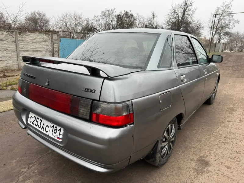 Продается автомобиль ваз 2110 2005г двигатель восьмиклапанный клапана не гнёт без потёков масла работает ровно самый надёжный двигатель днище без дыр ходовая часть в идеальном тихом режиме отрабатывает всё как нужно по электрике все работает моргает музыка стеклоподъемники по документам все полном порядке на местном учёте любое переоформление могу присутствовать при переоформление зимняя резина можно сказать новая белка коробка не выбивает не вылетает печка жарить отлично отличный новый аккумулятор автомобиль в целом сел поехал есть жизненные моменты автомобильный не новый!!! цена автомобиля 195 руб торг реальным покупателям номер для связи +7 (959) 257-91-56 📞 звоните: +7(959)2579156 - фотография - 2