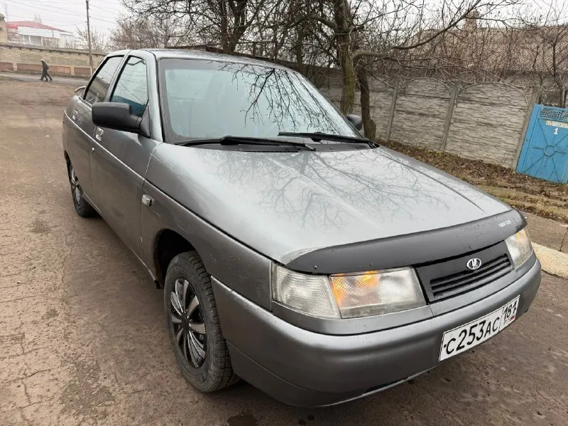 Продается автомобиль ваз 2110 2005г двигатель восьмиклапанный клапана не гнёт без потёков масла работает ровно самый надёжный двигатель днище без дыр ходовая часть в идеальном тихом режиме отрабатывает всё как нужно по электрике все работает моргает музыка стеклоподъемники по документам все полном порядке на местном учёте любое переоформление могу присутствовать при переоформление зимняя резина можно сказать новая белка коробка не выбивает не вылетает печка жарить отлично отличный новый аккумулятор автомобиль в целом сел поехал есть жизненные моменты автомобильный не новый!!! цена автомобиля 195 руб торг реальным покупателям номер для связи +7 (959) 257-91-56 📞 звоните: +7(959)2579156 - фотография - 3