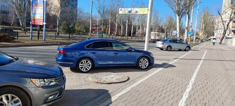 Г. донецк volkswagen passat 2017 год комплектация-sel premium объем - 1.8t, акпп 6ст, asin лед оптика, подогревы зеркал, сидений, слепые зоны, датчик дождя, света, заводской автозапуск, камера заднего вида, музыка fender, салон кожа, память сидений, полная электрорегулеровка, usb, aux, bluetooth, carplay, саб родной, люк, парктроник 360 градусов, колеса r18, масло от замены до замены. автомобиль полностью обслужин любые проверки. документы в полном порядке. продаю так как в семье прибавление и нужен автомобиль семиместный. 1 собственник. + 2 комплекта резины- лето на 18 дисках, зима на 16-х желесках. цена 1500000, возможен торг +79493750708 - фотография - 3