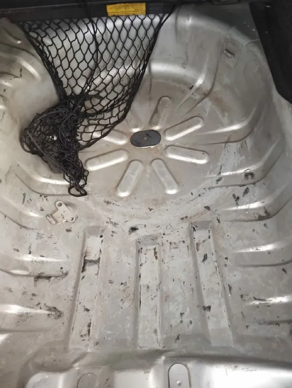 Renault символ 2008 г. 1.4 к4 в идеальном состоянии. не дымит не троих, месяц назад замена, грм помпа, масла, антифриз. кпп в идеальном состоянии, переключает плавно. подвеска в идеальная без единого стука. дно пороги в идеале, без дыр. кузов оцинкованный. резина зима лето. кондиционер климат, подогрев сидений, лобового, сидений зеркал. и многое другое. +79495957827 цена 330000 📲 tg: ольга. 📞 звоните: +7(949)5957827 - фотография - 7