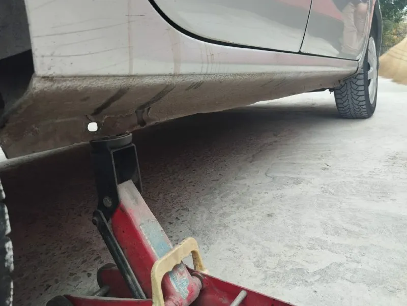 Renault символ 2008 г. 1.4 к4 в идеальном состоянии. не дымит не троих, месяц назад замена, грм помпа, масла, антифриз. кпп в идеальном состоянии, переключает плавно. подвеска в идеальная без единого стука. дно пороги в идеале, без дыр. кузов оцинкованный. резина зима лето. кондиционер климат, подогрев сидений, лобового, сидений зеркал. и многое другое. +79495957827 цена 330000 📲 tg: ольга. 📞 звоните: +7(949)5957827 - фотография - 9