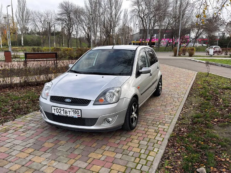 Продам ford fiesta год выпуска 2007 обьем двигателя 1.4 коробка автомат пробег 108 тысяч авто в отли... - фотография
