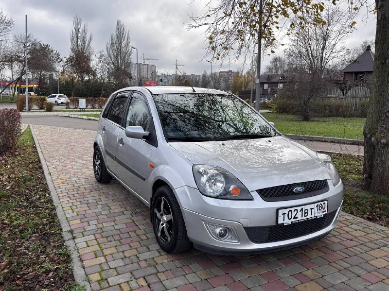 Продам ford fiesta год выпуска 2007 обьем двигателя 1.4 коробка автомат пробег 108 тысяч авто в отличном состояние приобретали в салоне в 2007 году один еденствиный хозяин в родном окрасе в дтп не участвовал автотека зеленая не каких вложений не требует готов на любые проверки цена 570 тысяч рублей все вопросы по телефону +79493569446 📲 tg: @aleks_333377 📞 звоните: +7(949)3569446 - фотография - 3