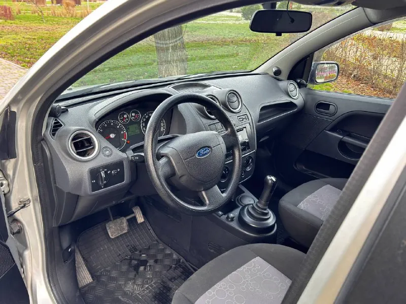 Продам ford fiesta год выпуска 2007 обьем двигателя 1.4 коробка автомат пробег 108 тысяч авто в отличном состояние приобретали в салоне в 2007 году один еденствиный хозяин в родном окрасе в дтп не участвовал автотека зеленая не каких вложений не требует готов на любые проверки цена 570 тысяч рублей все вопросы по телефону +79493569446 📲 tg: @aleks_333377 📞 звоните: +7(949)3569446 - фотография - 7