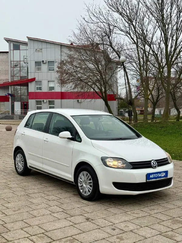 🇩🇪volkswagen golf plus vl 💰цена: 820 000р 🏢город: мариуполь 📅год выпуска: 2012 🧾пробег: 202 065км. ⚙️двигатель: 1.6 ⛽топливо: бензин ⚙️кпп: механика 📞телефон: +7-989-263-55-56 +7-949-727-41-51 +7-949-551-91-52 💾 описание: volkswag. .. plus vi — комфортный пятиместный компактвэн шестого поколения volkswagen golf, построенный на платформе хэтчбека vw golf ✅ 1 владелец, птс оригинал ✅ надёжным двигатель bfq ✅ оригинальный пробег ✅ южная эксплуатация ✅ техническая часть на 5+ ✅ кузов и лакокрасочное покрытие без дефектов и коррозии ✅ все стекла, включая лобовое заводские. шикарная комплектация: полный электропакет, кондиционер, подогрев сидений, очень вместительный салон трансформер, три комплекта ключей. новая летняя резина. улица шевченко 269 🏦 возможна продажа в кредит по двум документам. - фотография - 2