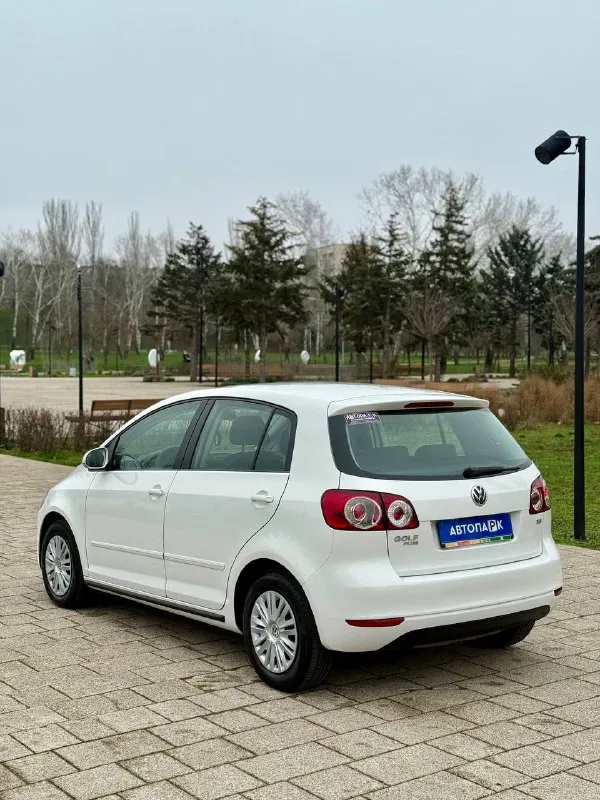 🇩🇪volkswagen golf plus vl 💰цена: 820 000р 🏢город: мариуполь 📅год выпуска: 2012 🧾пробег: 202 065км. ⚙️двигатель: 1.6 ⛽топливо: бензин ⚙️кпп: механика 📞телефон: +7-989-263-55-56 +7-949-727-41-51 +7-949-551-91-52 💾 описание: volkswag. .. plus vi — комфортный пятиместный компактвэн шестого поколения volkswagen golf, построенный на платформе хэтчбека vw golf ✅ 1 владелец, птс оригинал ✅ надёжным двигатель bfq ✅ оригинальный пробег ✅ южная эксплуатация ✅ техническая часть на 5+ ✅ кузов и лакокрасочное покрытие без дефектов и коррозии ✅ все стекла, включая лобовое заводские. шикарная комплектация: полный электропакет, кондиционер, подогрев сидений, очень вместительный салон трансформер, три комплекта ключей. новая летняя резина. улица шевченко 269 🏦 возможна продажа в кредит по двум документам. - фотография - 4