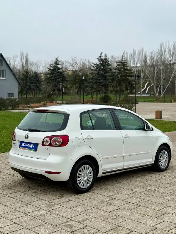 🇩🇪volkswagen golf plus vl 💰цена: 820 000р 🏢город: мариуполь 📅год выпуска: 2012 🧾пробег: 202 065км. ⚙️двигатель: 1.6 ⛽топливо: бензин ⚙️кпп: механика 📞телефон: +7-989-263-55-56 +7-949-727-41-51 +7-949-551-91-52 💾 описание: volkswag. .. plus vi — комфортный пятиместный компактвэн шестого поколения volkswagen golf, построенный на платформе хэтчбека vw golf ✅ 1 владелец, птс оригинал ✅ надёжным двигатель bfq ✅ оригинальный пробег ✅ южная эксплуатация ✅ техническая часть на 5+ ✅ кузов и лакокрасочное покрытие без дефектов и коррозии ✅ все стекла, включая лобовое заводские. шикарная комплектация: полный электропакет, кондиционер, подогрев сидений, очень вместительный салон трансформер, три комплекта ключей. новая летняя резина. улица шевченко 269 🏦 возможна продажа в кредит по двум документам. - фотография - 6